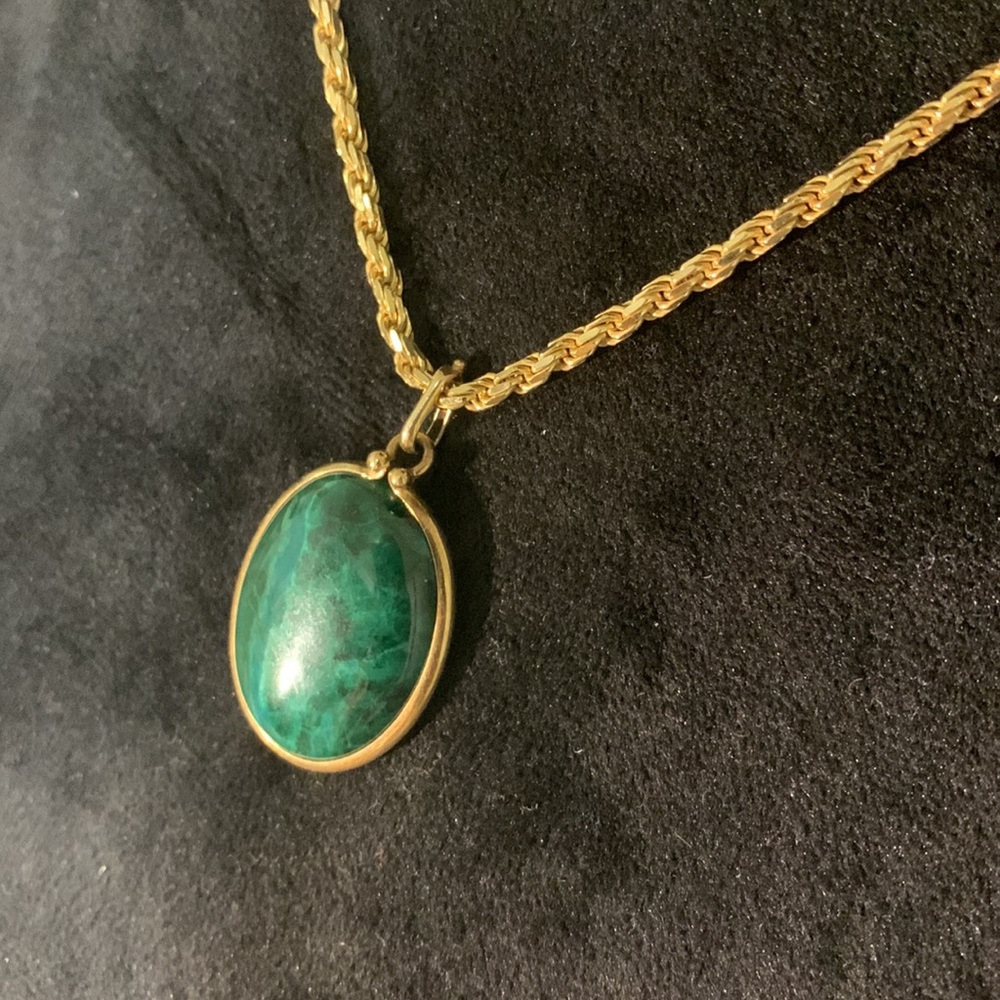 Green Semi-Precious Green Stone 10K Gold Pendant Necklace